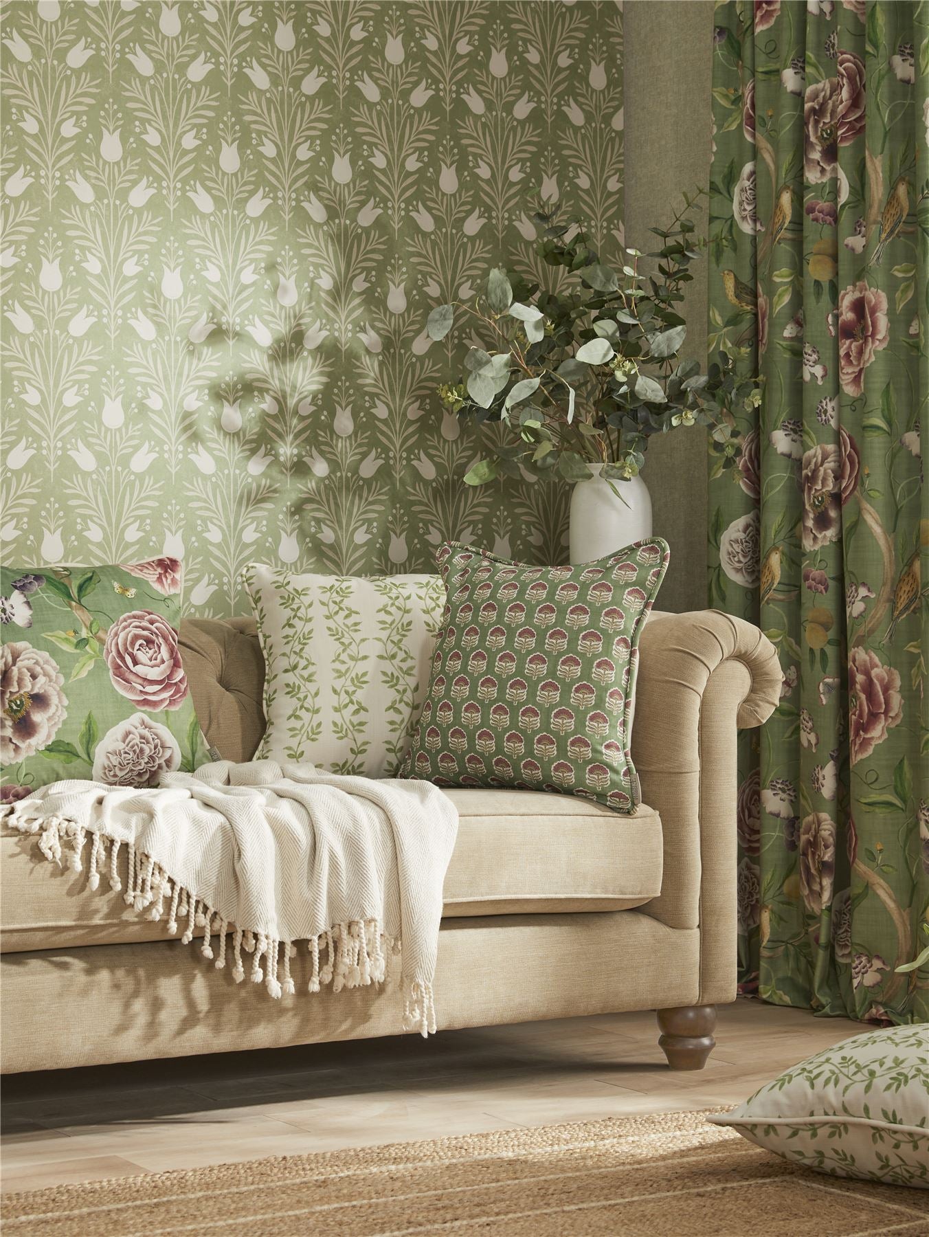 Heritage Tulip Spring Green Wallpaper