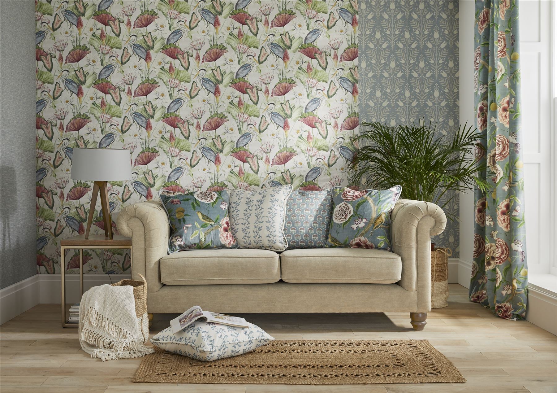 Heritage Tulip Chalky Blue Wallpaper