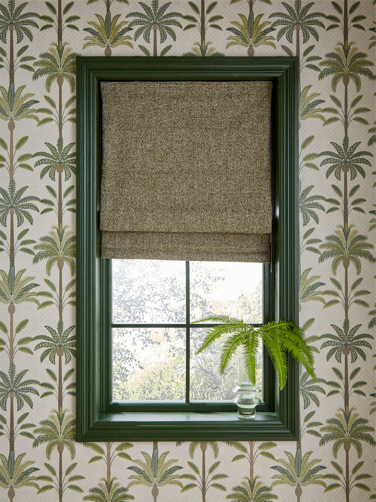 Solana Green Palm | Tropical Leaf Wallpaper - Esselle Home