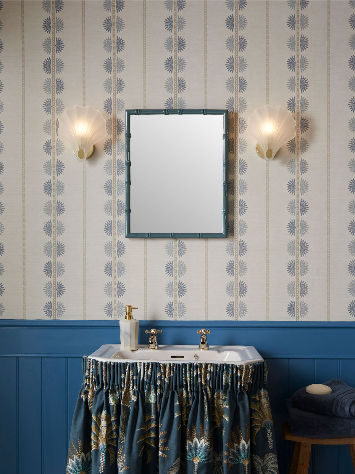 Maris Blue Wallpaper| Fan Leaf Stripe Wallpaper - Esselle Home