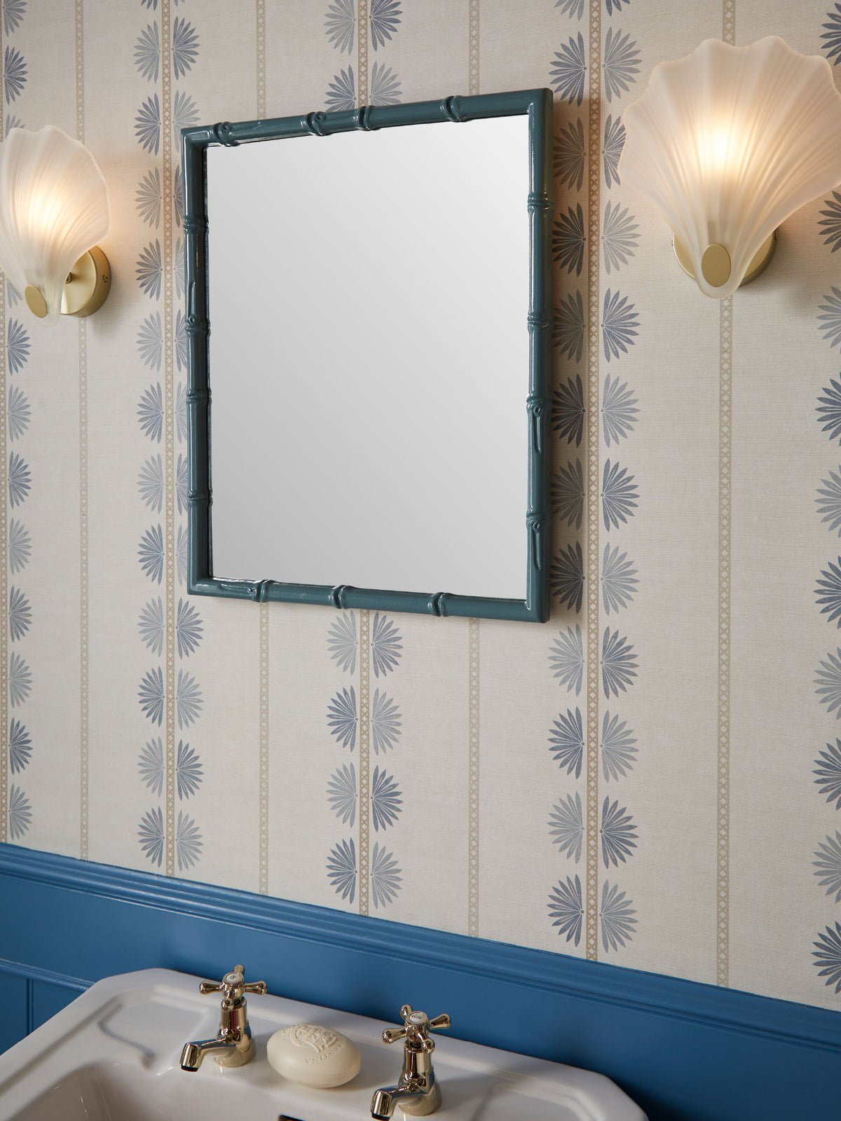Maris Blue Wallpaper| Fan Leaf Stripe Wallpaper - Esselle Home