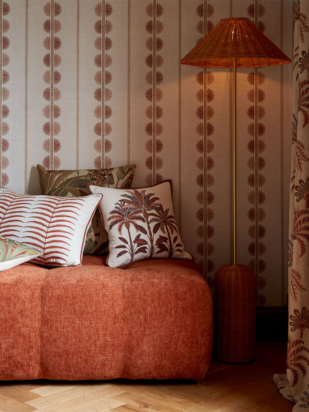Maris fan-leaf stripe wallpaper